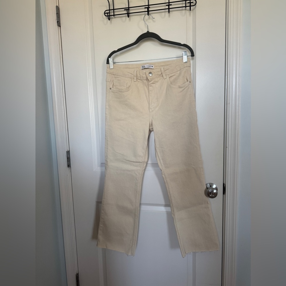 Zara Women’s Cream Tan Jeans with Distressed Edges Size 8 Worn Once